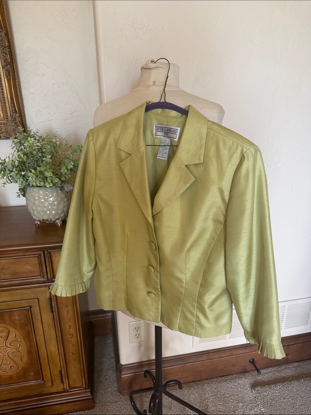 Jessica Howard  Chartreuse Satin Blazer